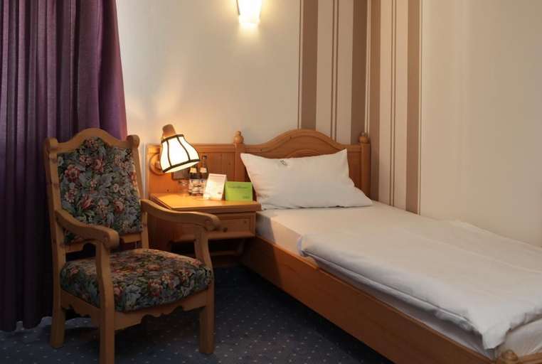Bedroom 3, Parkhotel Altes Kaffeehaus, Wolfenbüttel