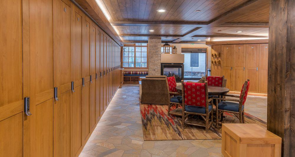Public Area 3, Creekside at Beaver Creek, Eagle