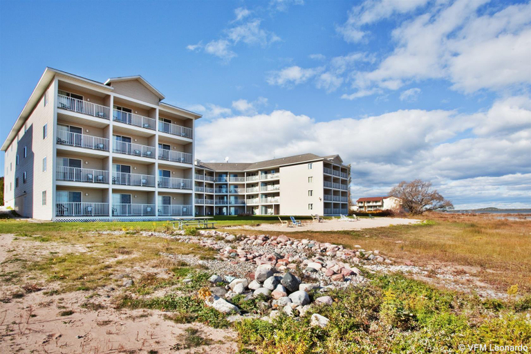 Exterior & Views 2, Holiday Inn Express ST. IGNACE-LAKE FRONT by IHG, Mackinac