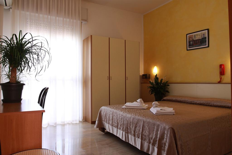 Bedroom 3, Hotel Arabesco, Rimini