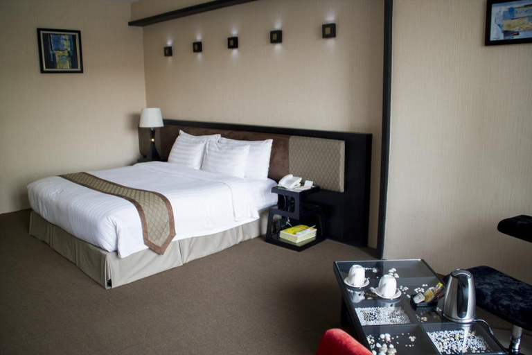 Bedroom 3, Avenue 64 Hotel, Yangon