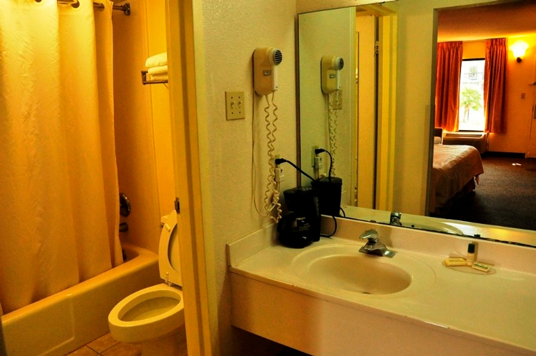 Bedroom 4, Winter Haven Suites & Conference Center, Polk