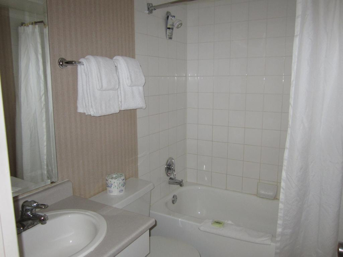 Bathroom 4, Sandman Inn Smithers, Bulkley-Nechako