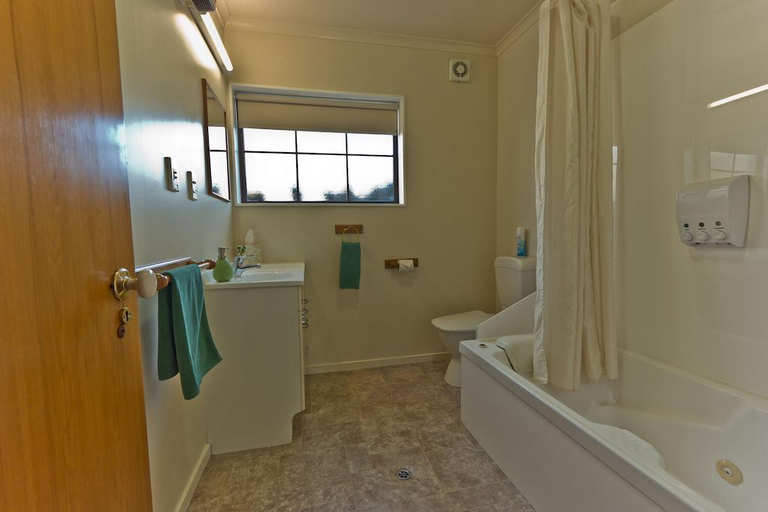 Bathroom 4, Arrow Motel, Nelson