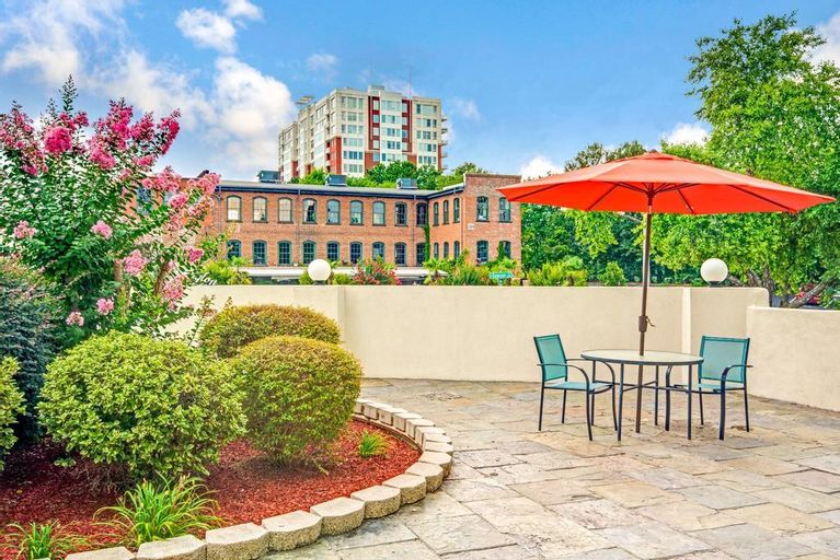 The Longleaf Hotel, Wake