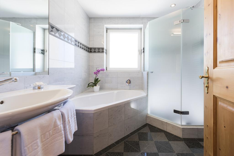 Bathroom 3, Languard, Maloja