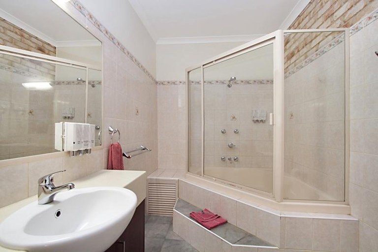 Bathroom 3, Highlander Motor Inn, Toowoomba - Central