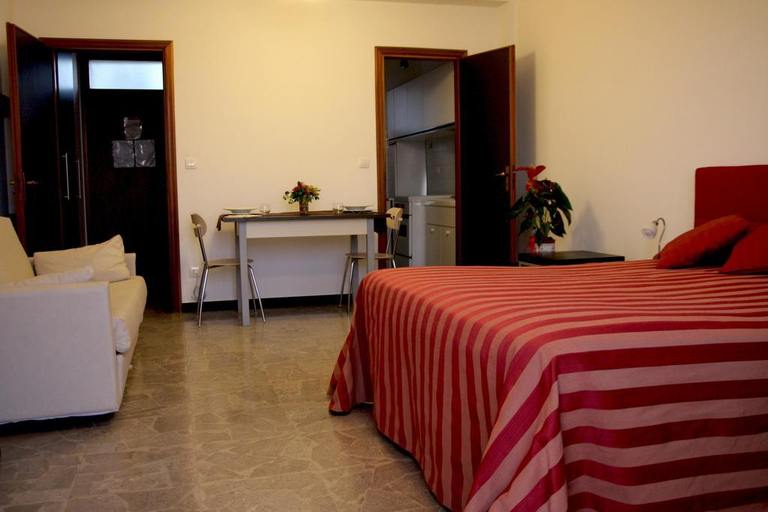 Bedroom 2, Residence Sole, Savona