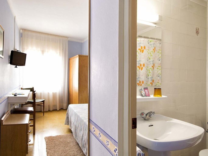Bathroom, Hostal Fabrellas, Girona