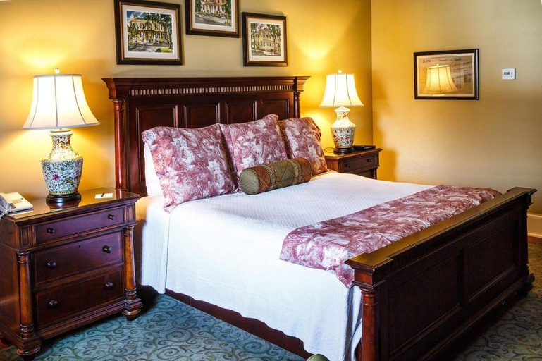 Bedroom 1, East Bay Inn, Chatham
