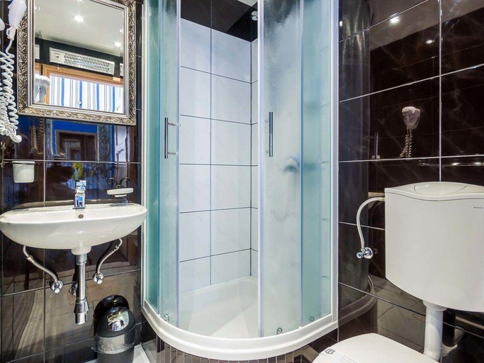 Bathroom 4, Captains guesthouse, Split
