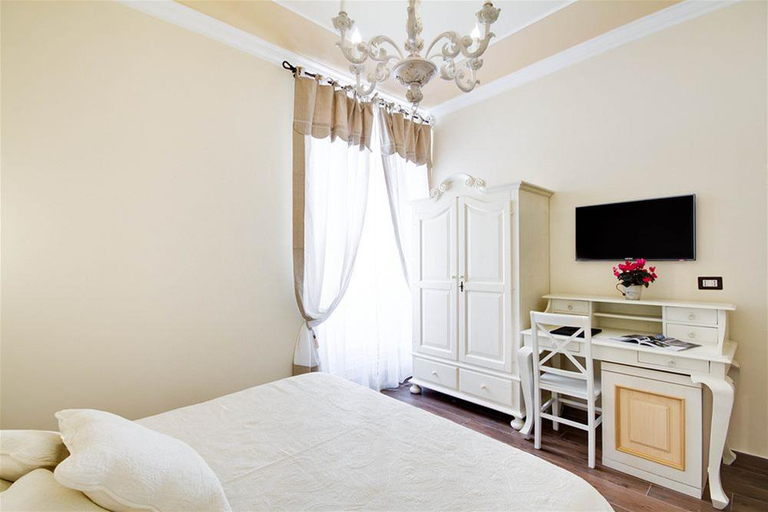 Bedroom 3, Lunaria Suites Rome, Rome