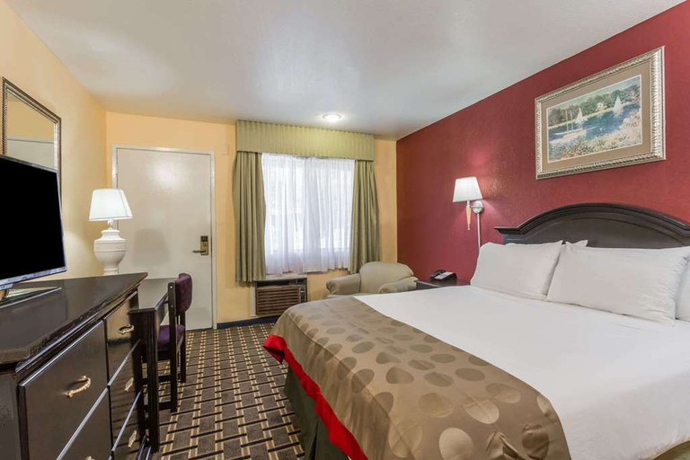 Bedroom 3, Country Inn&Suites Radisson Vallejo Napa Valley Ca, Solano