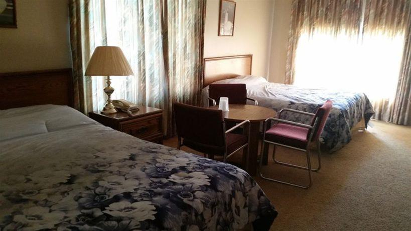 Bedroom 3, Olympia Motel, Niagara