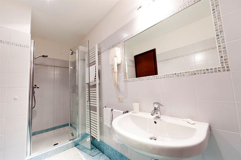 Bathroom 4, Hotel Quarcino, Como