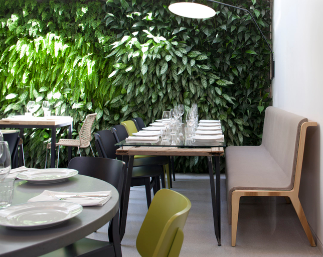 Others 2, Mendeli Street Hotel