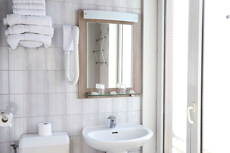 Bathroom 5, Hotel Paris Villette, Paris