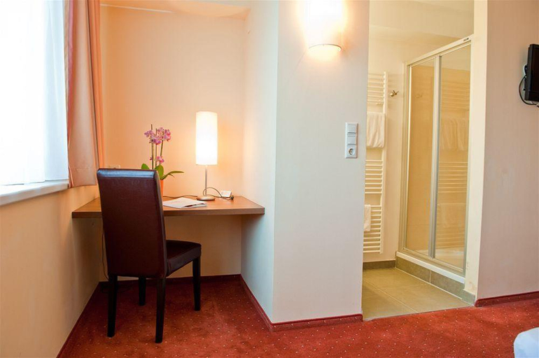 Bedroom 2, Hotel Hahn, Wien