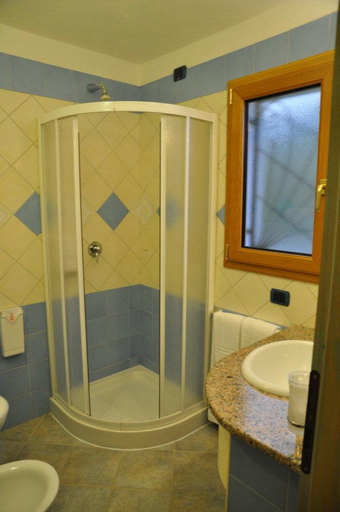 Bathroom 5, Hotel Su Giganti, Cagliari
