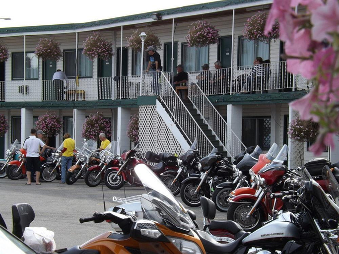 Food & Drinks, Kootenay Country Inn, East Kootenay