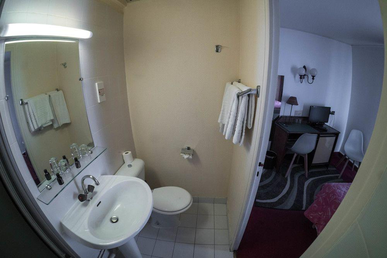 Bathroom 5, Marmotel Etoile, Paris