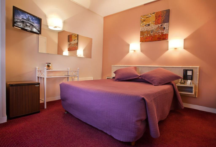 Bedroom 4, Alma, Paris