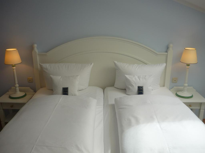 Bedroom 4, Strandhotel Heringsdorf, Vorpommern-Greifswald