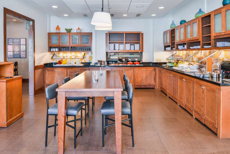 Food & Drinks 5, Hyatt Place Chesapeake/Greenbrier, Chesapeake