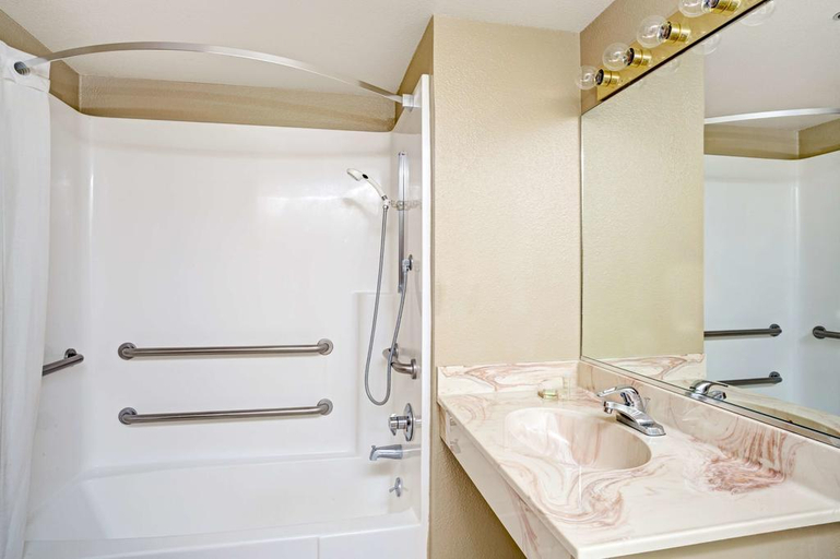 Bathroom 3, Super 8 by Wyndham Gardnerville Topaz Lake, Douglas
