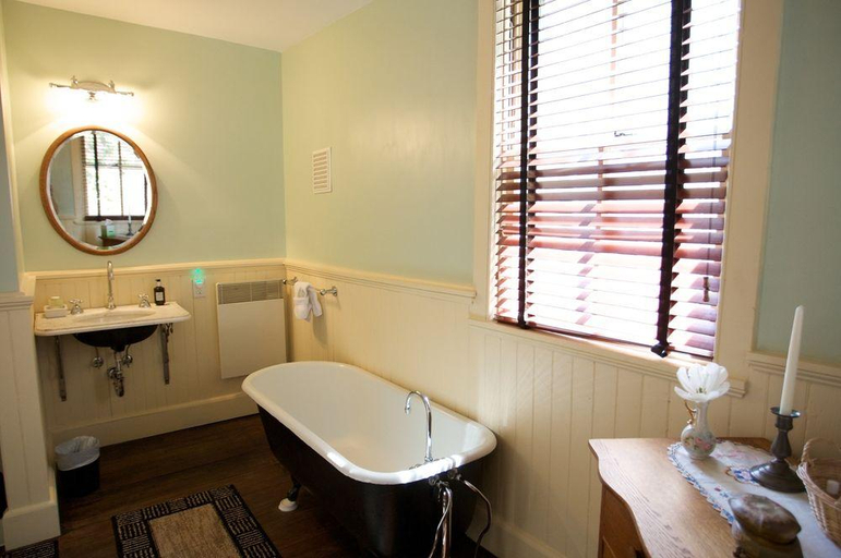 Bathroom 3, Rachael's Inner Harbor Boutique Inn, Baltimore