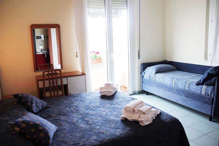 Bedroom 2, Hotel River, Rimini
