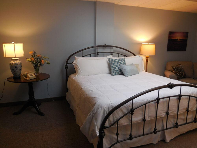 Bedroom 1, Higher Ground Hotel, Kansas City