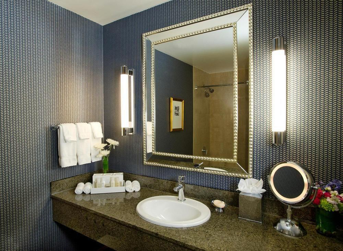 Bathroom 5, Kinzie Hotel, Cook