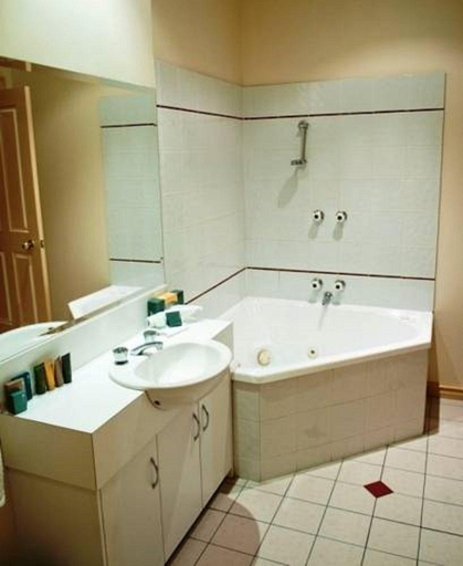 Bathroom 5, Shamrock, Gr. Bendigo - Central
