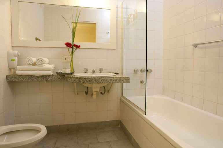 Bathroom 5, La Posada de Madryn, Biedma