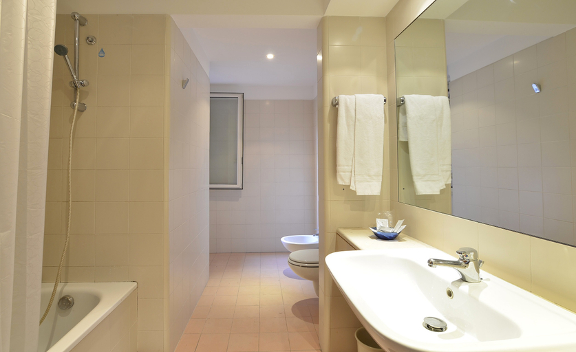 Bathroom 5, Hotel Tex, Rome