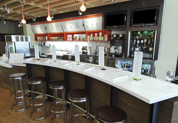 Food & Drinks 5, Courtyard By Marriott Triangle Town Center, Wake