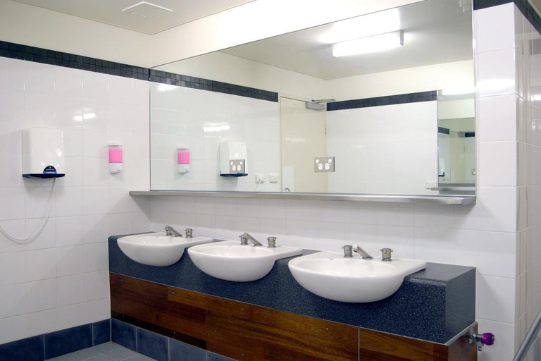 Bathroom 4, Melbourne Metro YHA, Melbourne