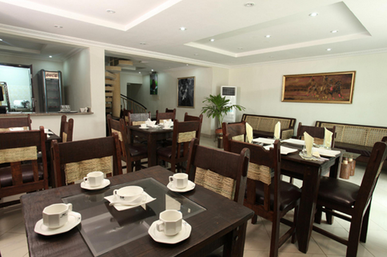 Food & Drinks, Prince Of Anthony 1960 Hotel-apartment, Shomolu