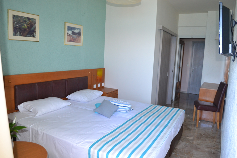 Bedroom 2, Sunset Beach Hotel, Crete
