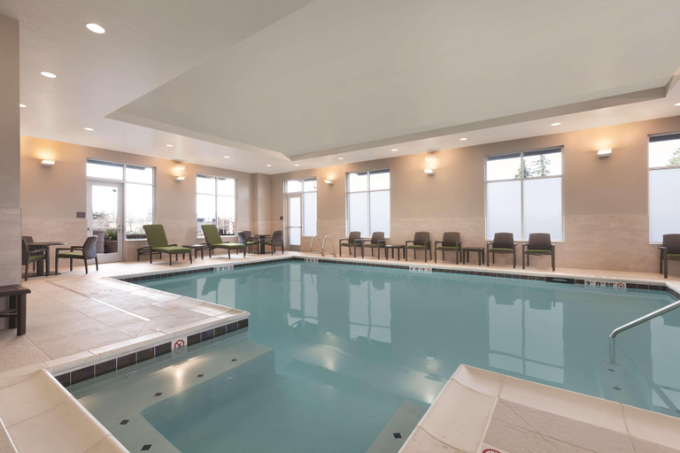Sport & Beauty 2, Embassy Suites Portland/Hillsboro, Washington