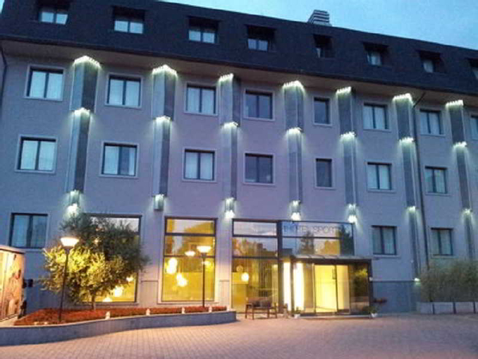 Exterior & Views 19