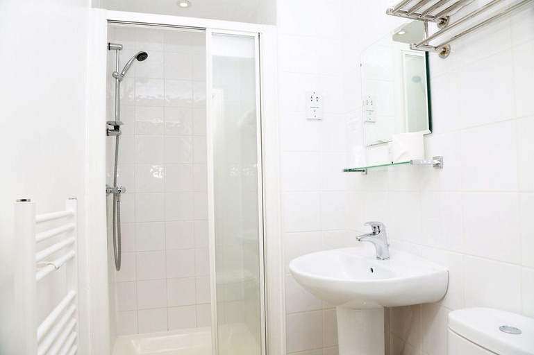 Bathroom 5, The Chocolate Box Hotel, Poole