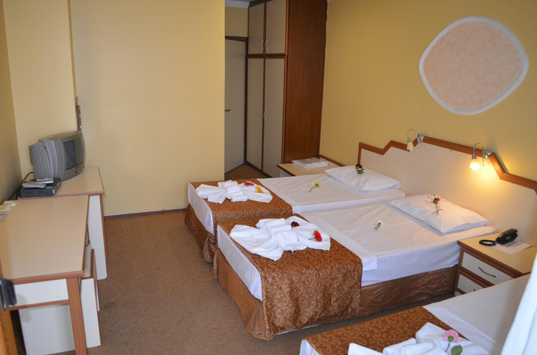 Bedroom 4, Ayvalik Palas Hotel, Ayvalık