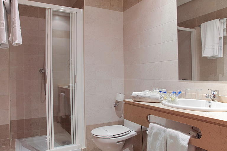 Bathroom 4, Hotel Infantas de Leon, León