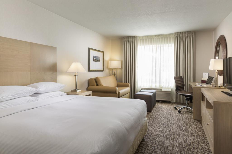 Bedroom 3, DoubleTree by Hilton Portland - Tigard, Multnomah