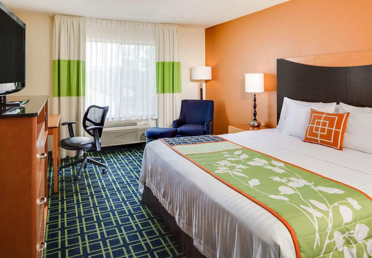 Bedroom 5, Fairfield Inn Manhattan, Riley