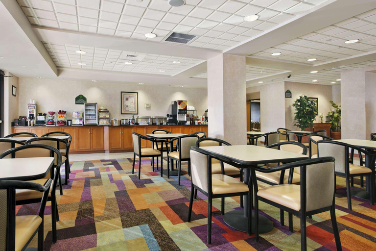 Food & Drinks 5, Comfort Inn and Suites Mt Laurel Cherry Hill, Camden
