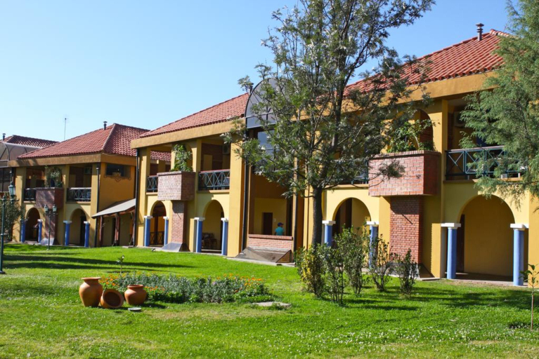 Exterior & Views