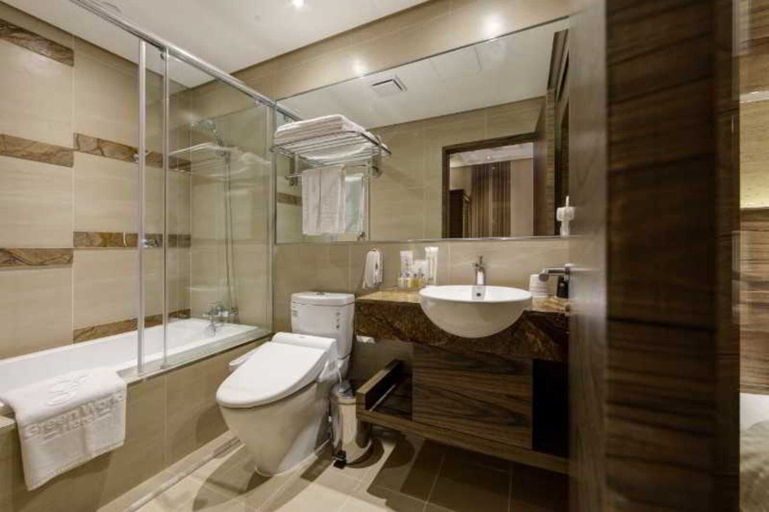 Bathroom 5, Green World Taipei Station, Taipei City